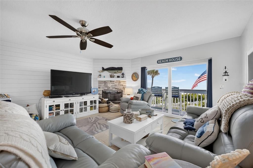 For Sale: $745,000 (3 beds, 3 baths, 1501 Square Feet)