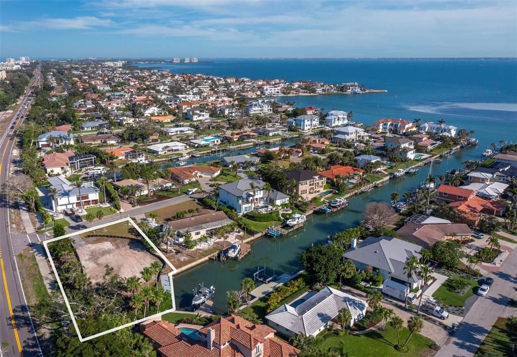 En Venta: $2,250,000 (0.40 acres)
