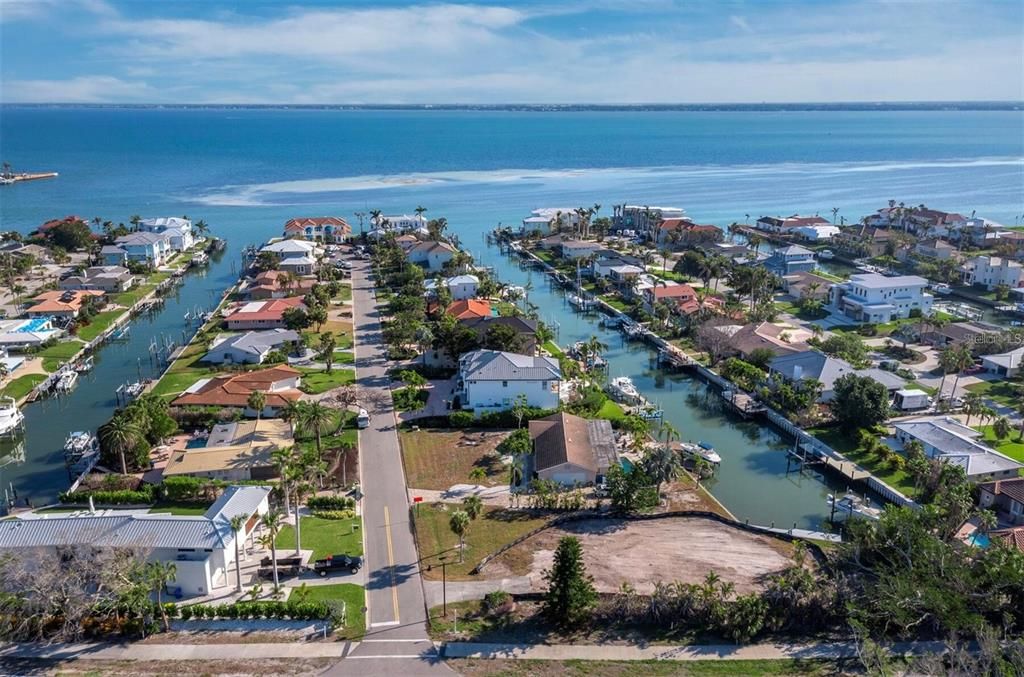 En Venta: $2,250,000 (0.40 acres)