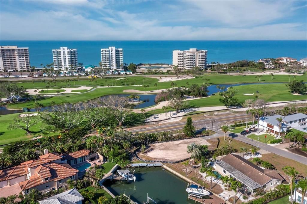 En Venta: $2,250,000 (0.40 acres)