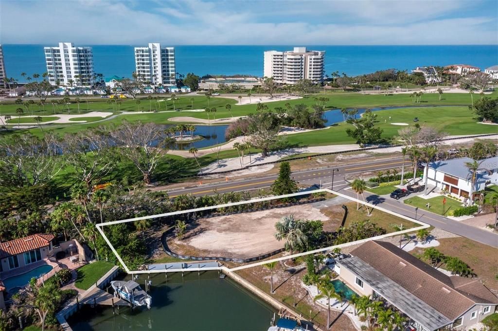 En Venta: $2,250,000 (0.40 acres)