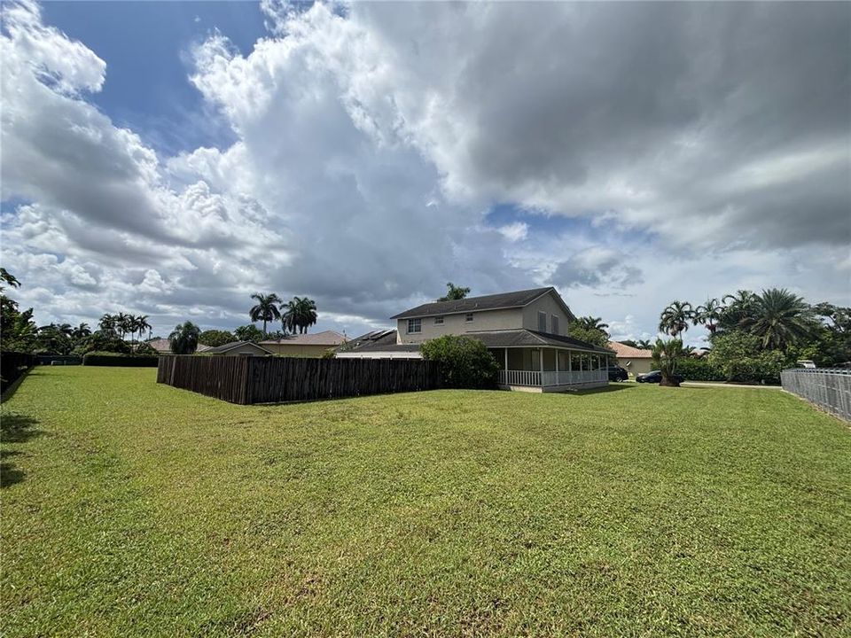 Active With Contract: $696,900 (5 beds, 3 baths, 2758 Square Feet)