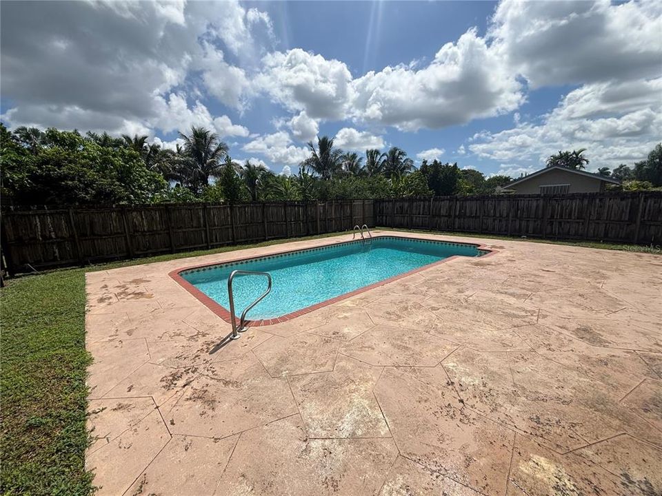 Active With Contract: $696,900 (5 beds, 3 baths, 2758 Square Feet)