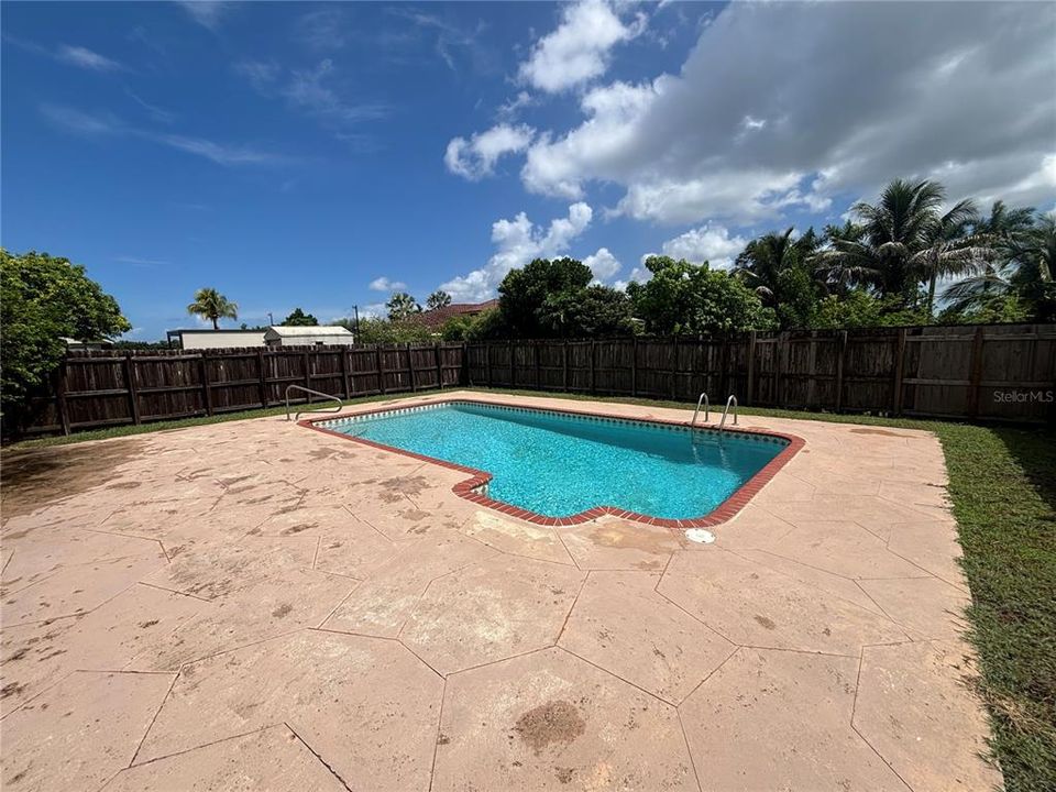 Active With Contract: $696,900 (5 beds, 3 baths, 2758 Square Feet)