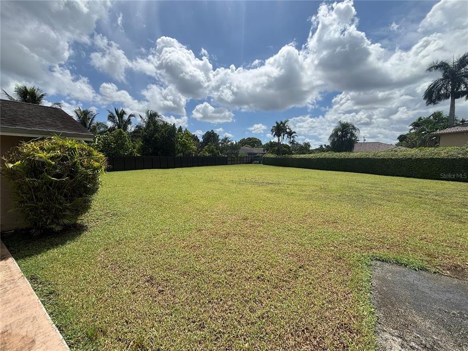 Active With Contract: $696,900 (5 beds, 3 baths, 2758 Square Feet)
