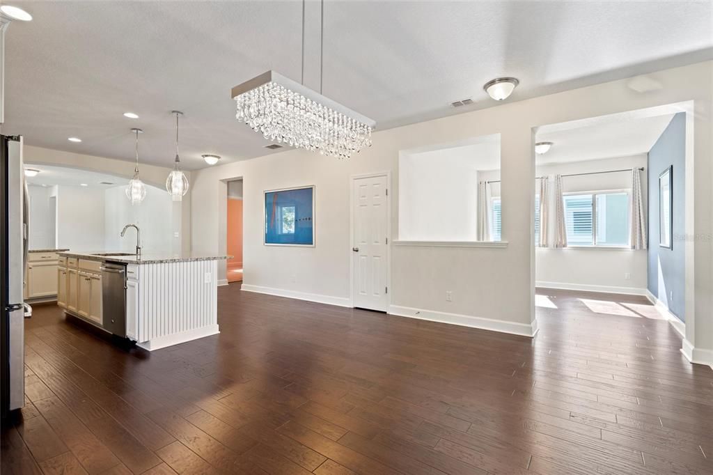 For Rent: $3,595 (3 beds, 2 baths, 2013 Square Feet)