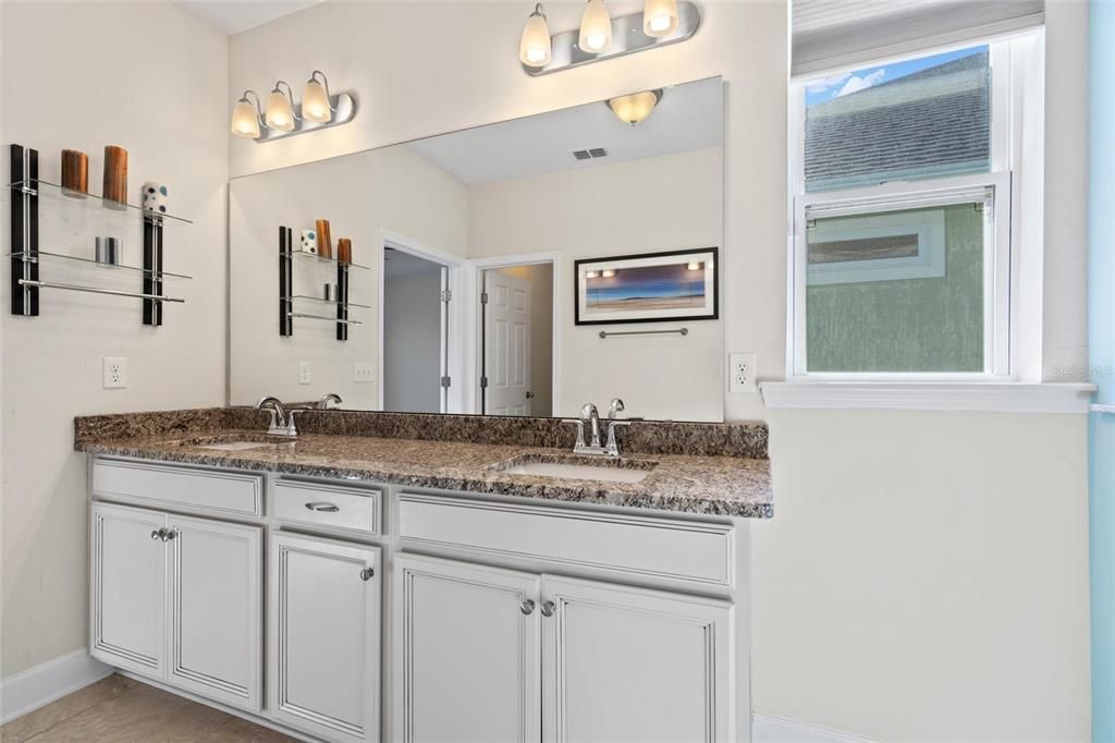 For Rent: $3,595 (3 beds, 2 baths, 2013 Square Feet)