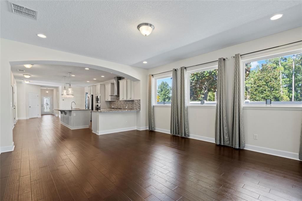 For Rent: $3,595 (3 beds, 2 baths, 2013 Square Feet)