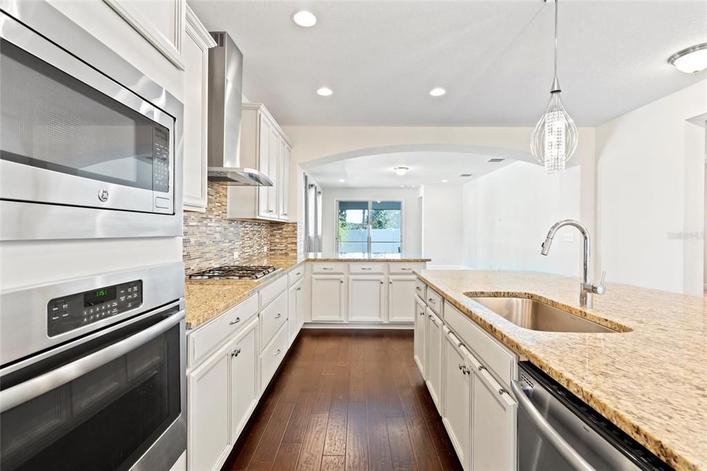 For Rent: $3,595 (3 beds, 2 baths, 2013 Square Feet)
