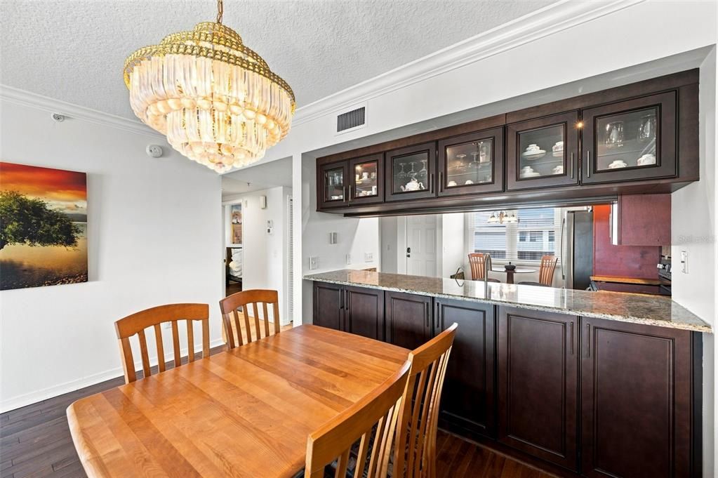 En Venta: $389,990 (2 camas, 2 baños, 1320 Pies cuadrados)
