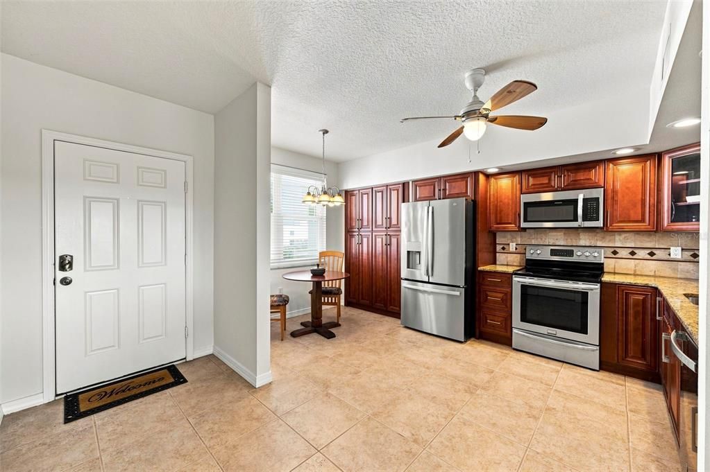 En Venta: $389,990 (2 camas, 2 baños, 1320 Pies cuadrados)