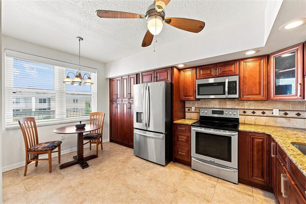 En Venta: $389,990 (2 camas, 2 baños, 1320 Pies cuadrados)