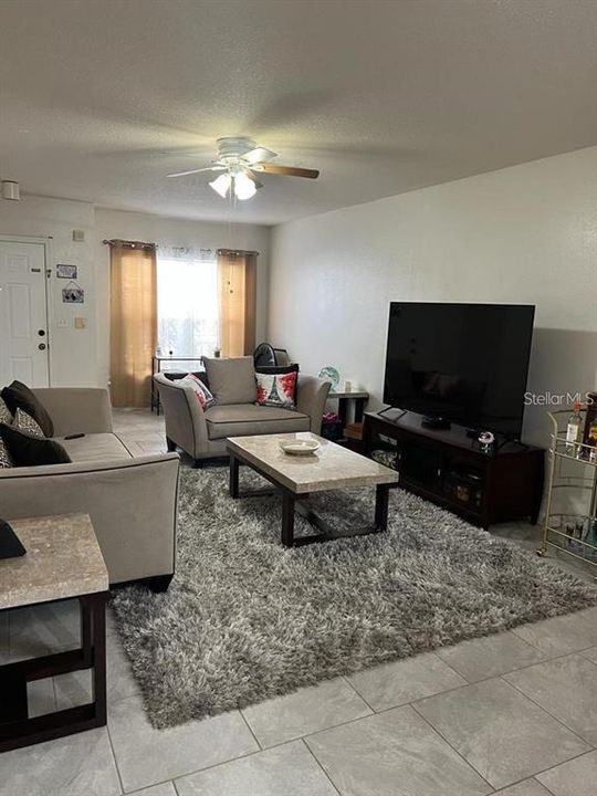 В аренду: $1,700 (2 спален, 2 ванн, 996 Квадратных фут)