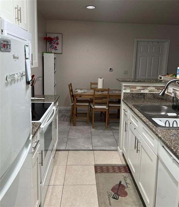 В аренду: $1,700 (2 спален, 2 ванн, 996 Квадратных фут)