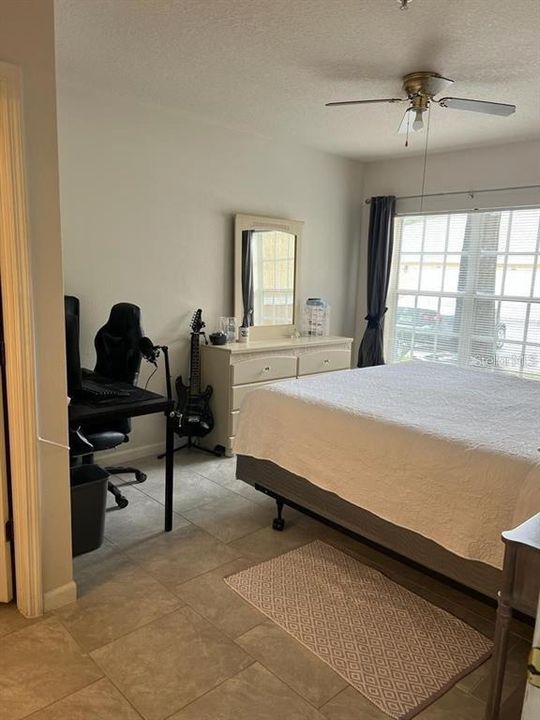 В аренду: $1,700 (2 спален, 2 ванн, 996 Квадратных фут)