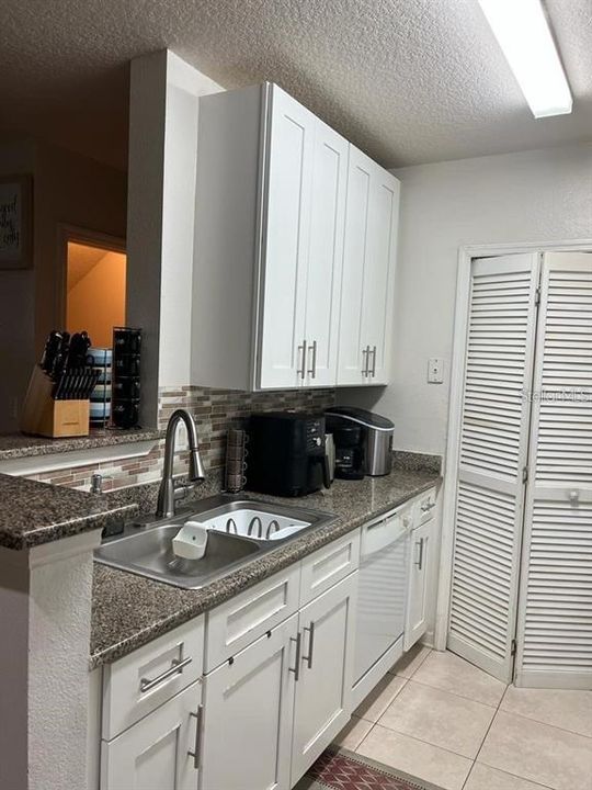 В аренду: $1,700 (2 спален, 2 ванн, 996 Квадратных фут)