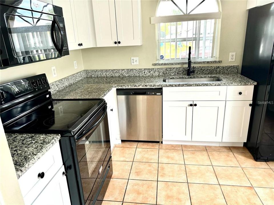 For Rent: $2,200 (3 beds, 2 baths, 1337 Square Feet)