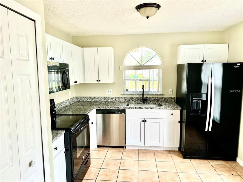 For Rent: $2,200 (3 beds, 2 baths, 1337 Square Feet)