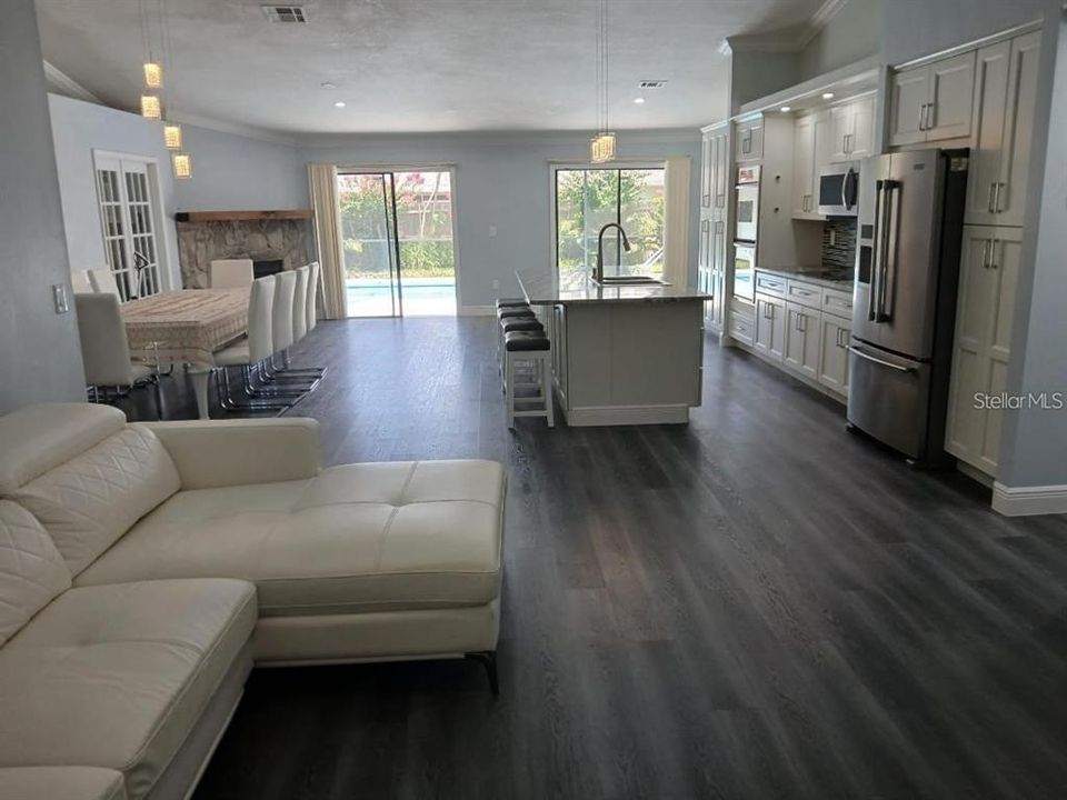 For Sale: $345,000 (4 beds, 2 baths, 1968 Square Feet)
