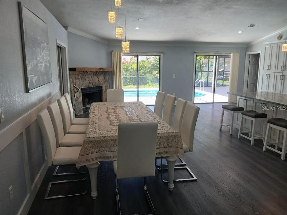 For Sale: $345,000 (4 beds, 2 baths, 1968 Square Feet)