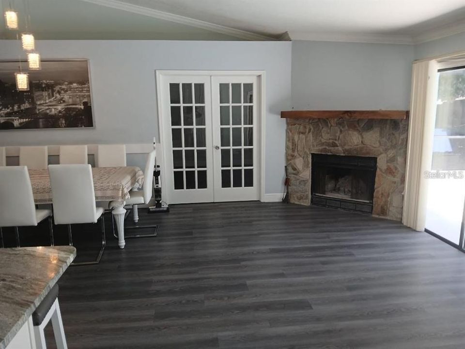For Sale: $345,000 (4 beds, 2 baths, 1968 Square Feet)