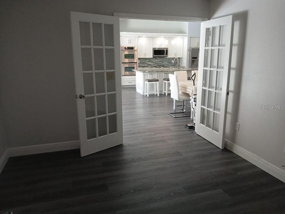 For Sale: $345,000 (4 beds, 2 baths, 1968 Square Feet)