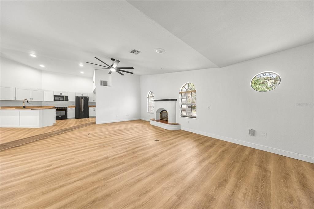 En Venta: $549,900 (3 camas, 2 baños, 2648 Pies cuadrados)