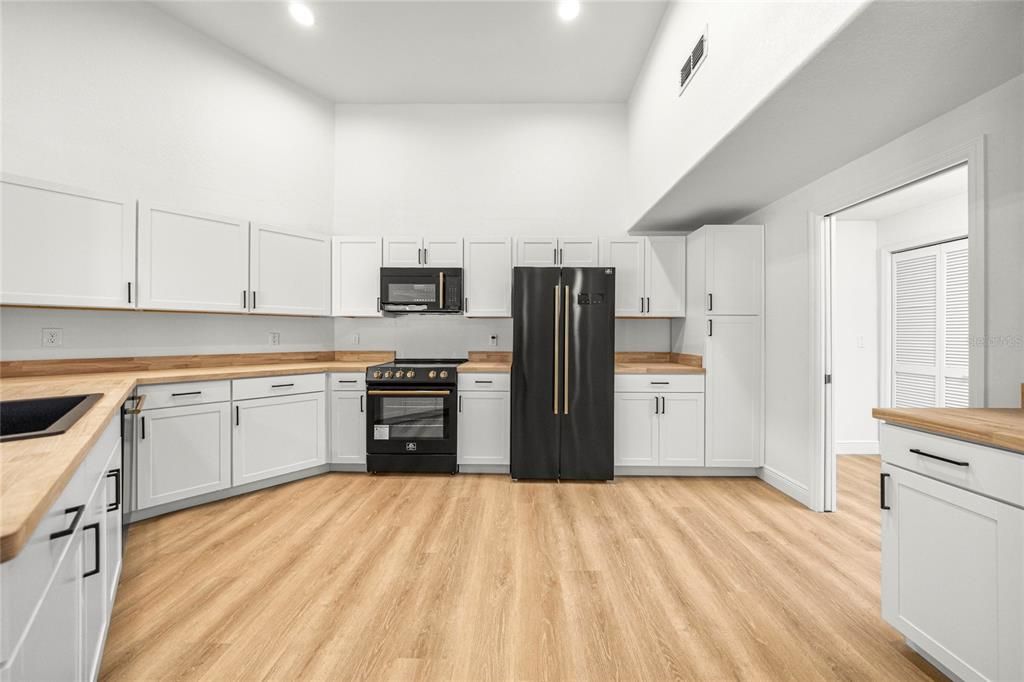 En Venta: $549,900 (3 camas, 2 baños, 2648 Pies cuadrados)