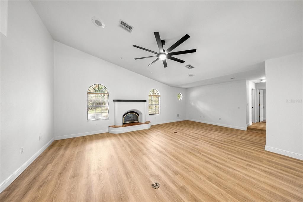 En Venta: $549,900 (3 camas, 2 baños, 2648 Pies cuadrados)