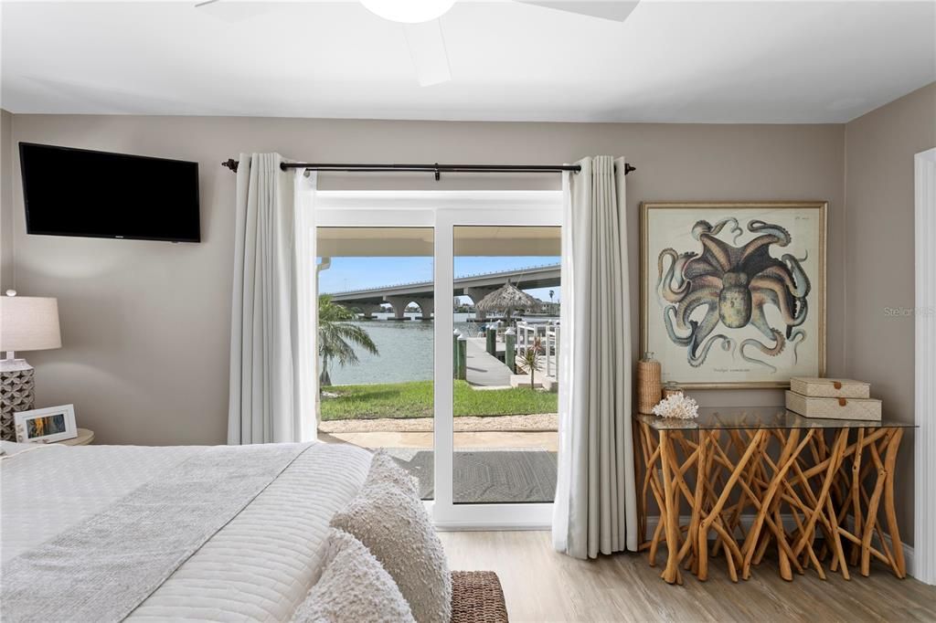 For Sale: $1,650,000 (3 beds, 2 baths, 1560 Square Feet)
