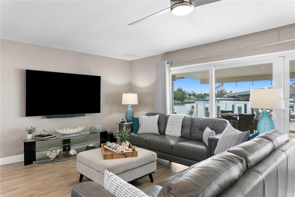 For Sale: $1,650,000 (3 beds, 2 baths, 1560 Square Feet)