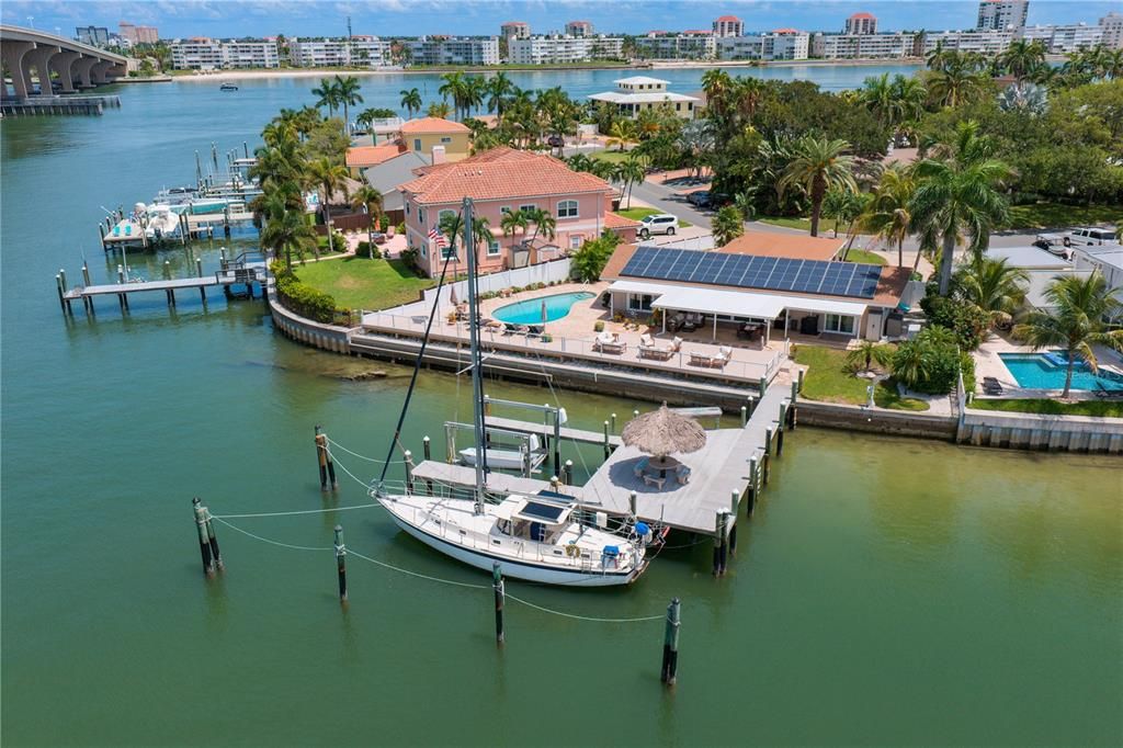 For Sale: $1,650,000 (3 beds, 2 baths, 1560 Square Feet)