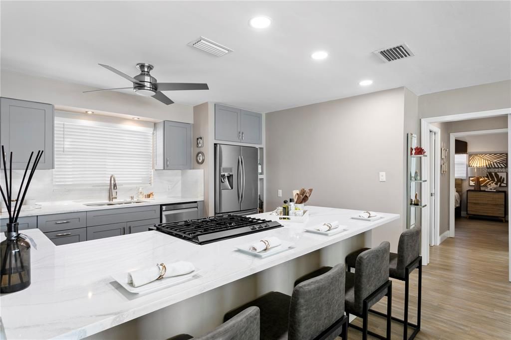 For Sale: $1,650,000 (3 beds, 2 baths, 1560 Square Feet)