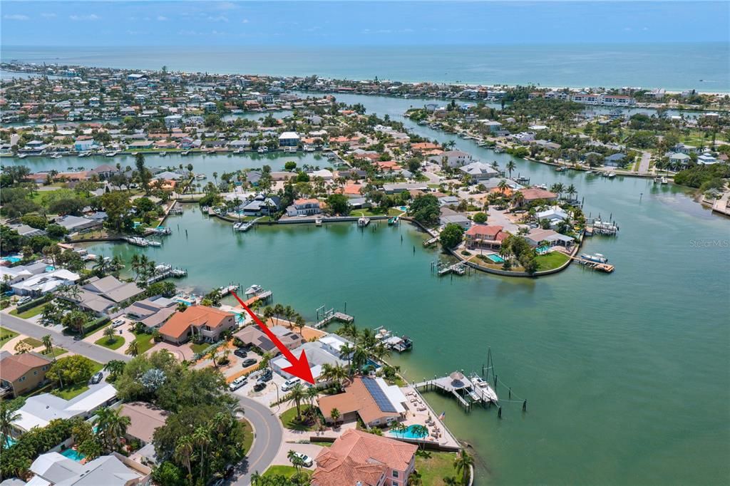 For Sale: $1,650,000 (3 beds, 2 baths, 1560 Square Feet)