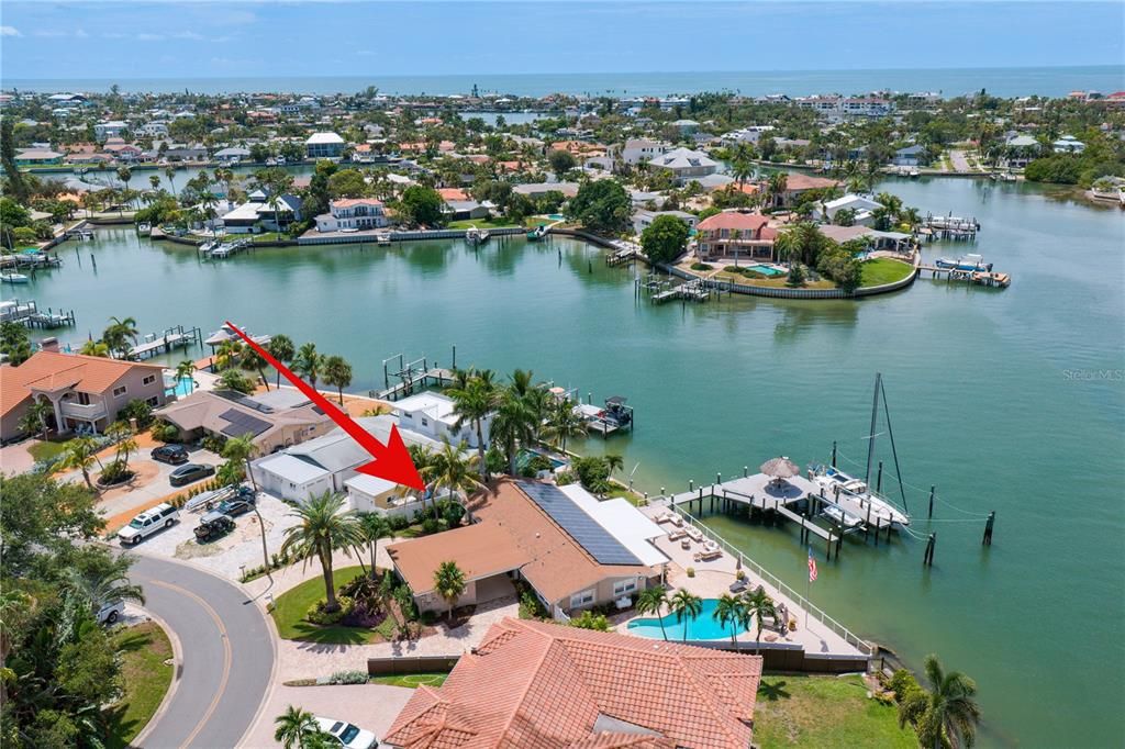 For Sale: $1,650,000 (3 beds, 2 baths, 1560 Square Feet)