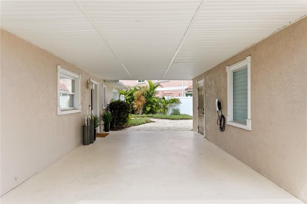 For Sale: $1,650,000 (3 beds, 2 baths, 1560 Square Feet)