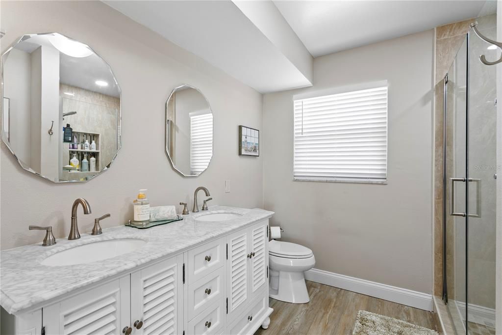 For Sale: $1,650,000 (3 beds, 2 baths, 1560 Square Feet)