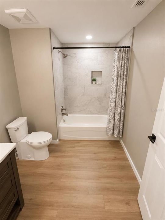 For Sale: $560,000 (4 beds, 3 baths, 2500 Square Feet)