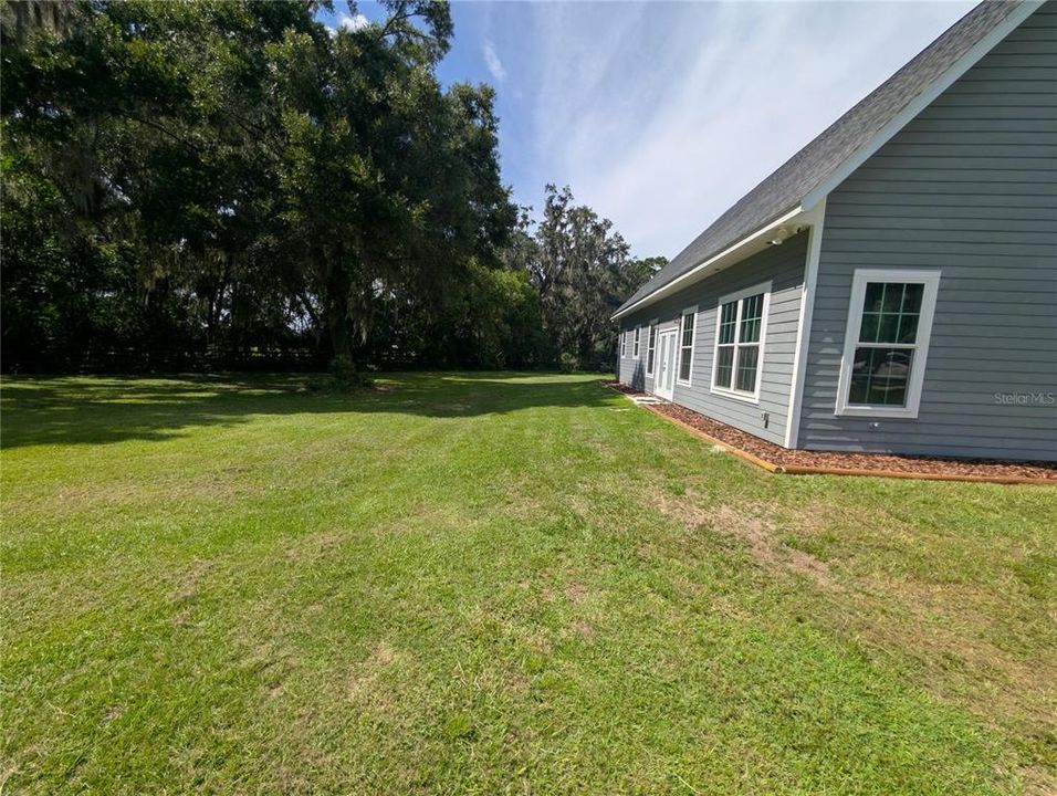 For Sale: $560,000 (4 beds, 3 baths, 2500 Square Feet)