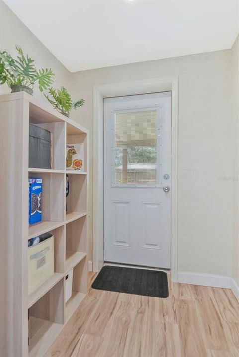На продажу: $389,000 (3 спален, 2 ванн, 1024 Квадратных фут)