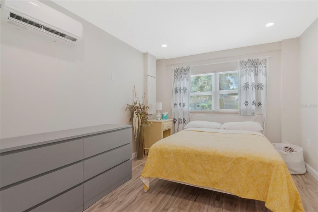 На продажу: $389,000 (3 спален, 2 ванн, 1024 Квадратных фут)