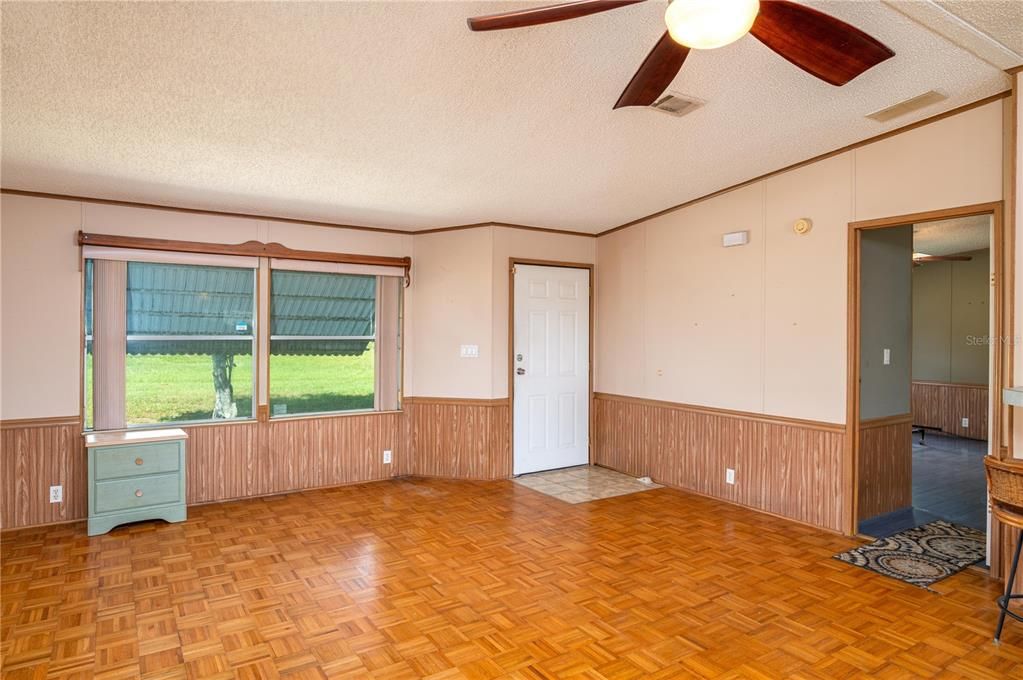 En Venta: $228,000 (3 camas, 2 baños, 1904 Pies cuadrados)