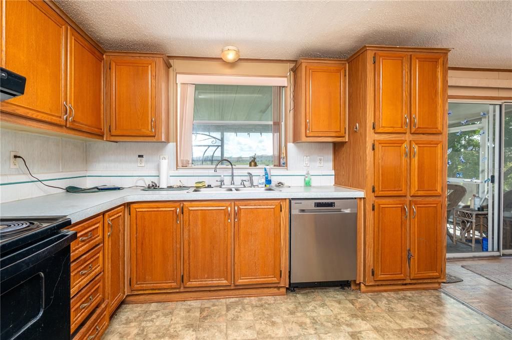 En Venta: $228,000 (3 camas, 2 baños, 1904 Pies cuadrados)
