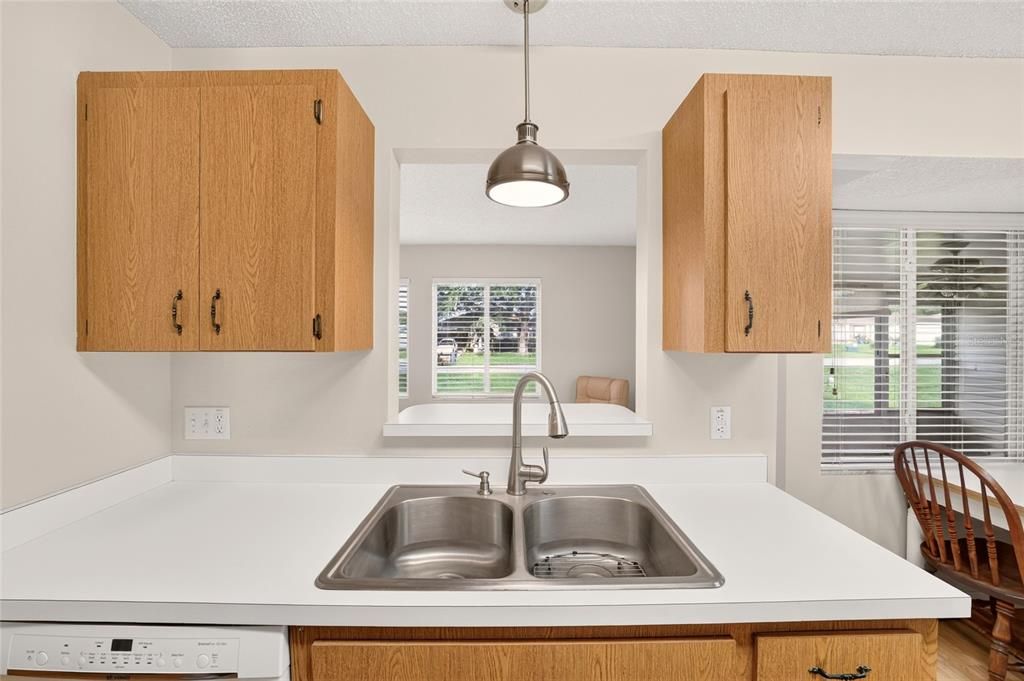 For Sale: $219,500 (2 beds, 2 baths, 1455 Square Feet)
