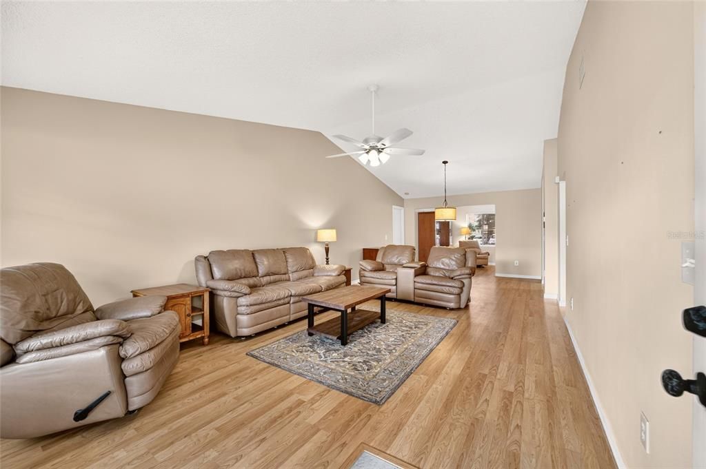 For Sale: $219,500 (2 beds, 2 baths, 1455 Square Feet)
