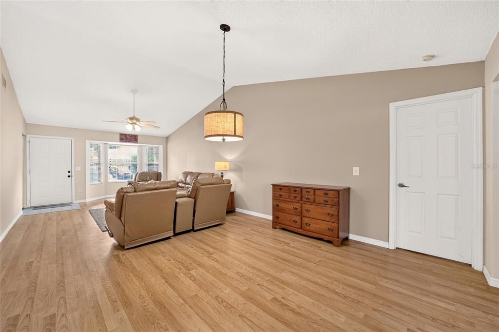 For Sale: $219,500 (2 beds, 2 baths, 1455 Square Feet)