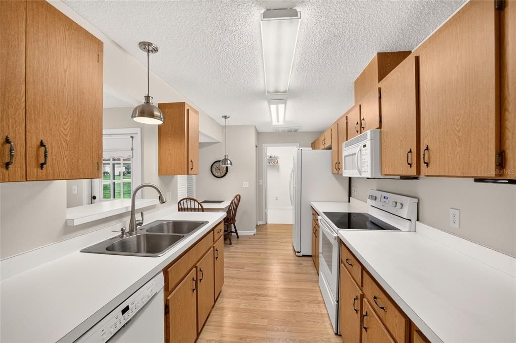 For Sale: $219,500 (2 beds, 2 baths, 1455 Square Feet)