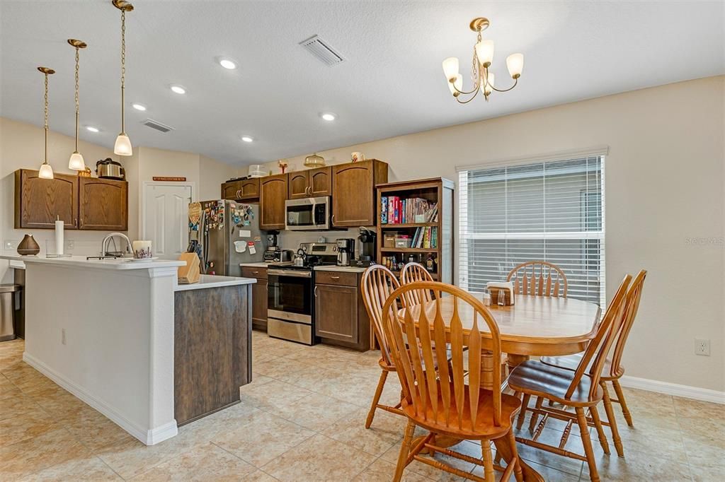 For Sale: $309,000 (2 beds, 2 baths, 1589 Square Feet)