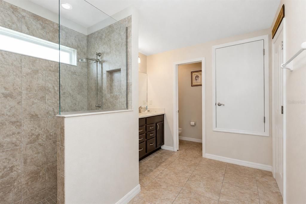 For Sale: $309,000 (2 beds, 2 baths, 1589 Square Feet)