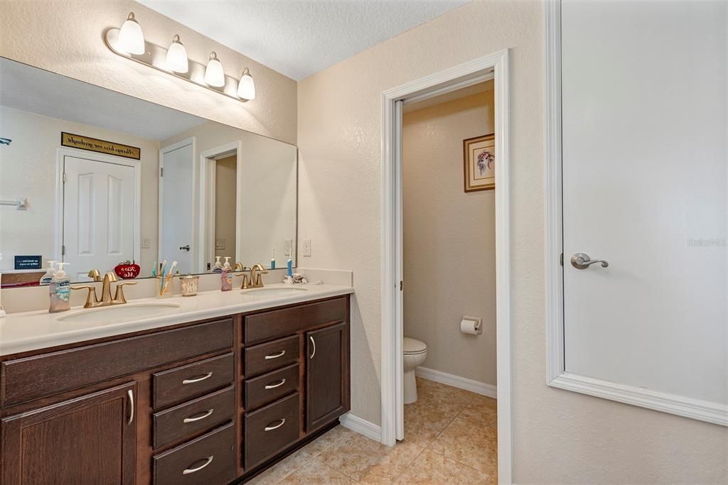 For Sale: $309,000 (2 beds, 2 baths, 1589 Square Feet)